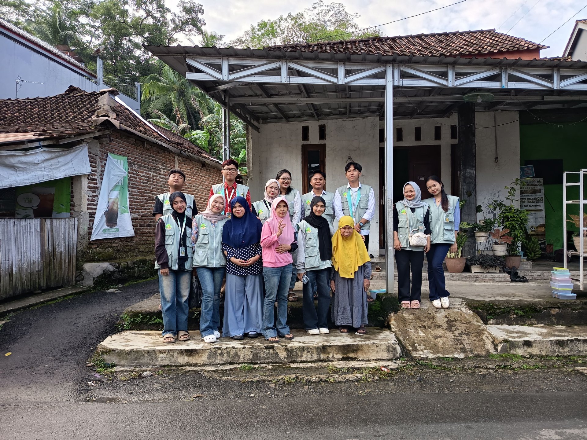 Sowan Terakhir KKN UNSOED ke Ibu Widi selaku Ketua UMKM Arung Sari Desa Sumampir