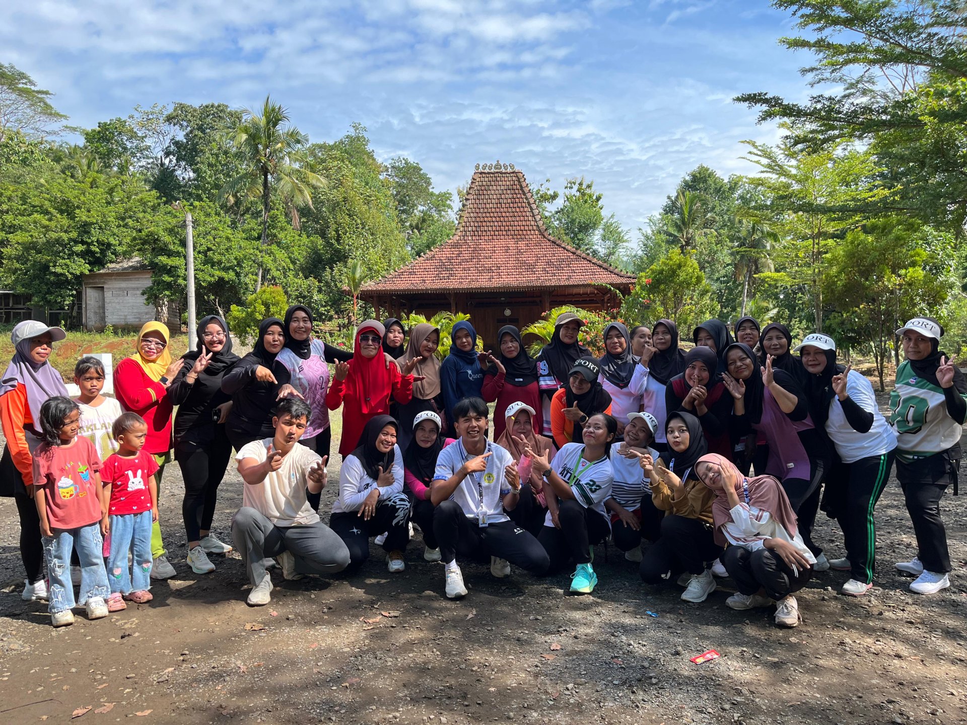 Kegiatan Hari Ketigapuluh tiga| Bagian 1 senam ibu ibu