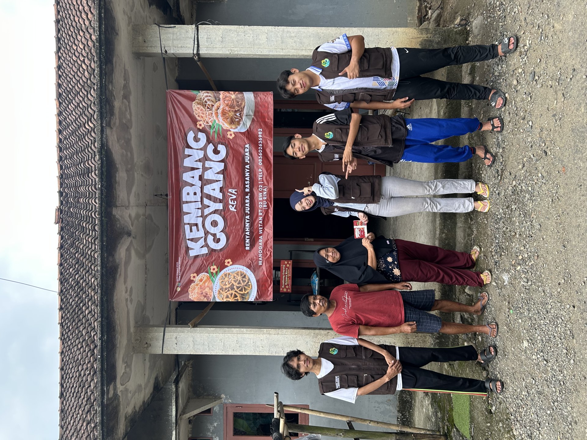 Penyerahan Banner, dan Sticker Rebranding UMKM