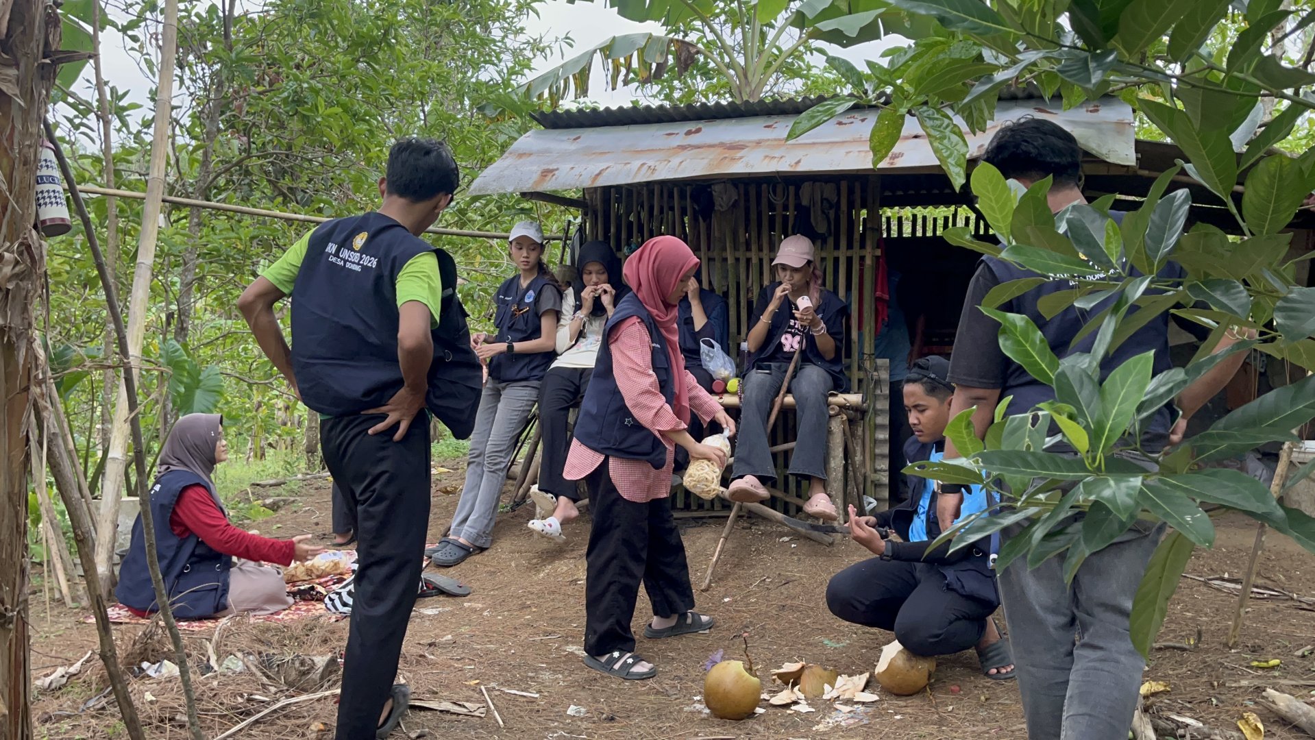 Berkunjung ke Kebun Mengkudu