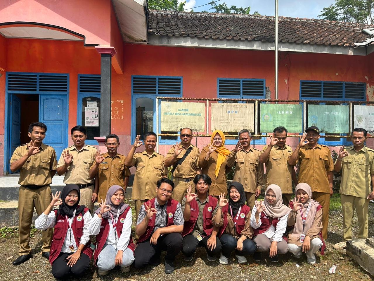 Berpamitan dengan Perangkat Desa