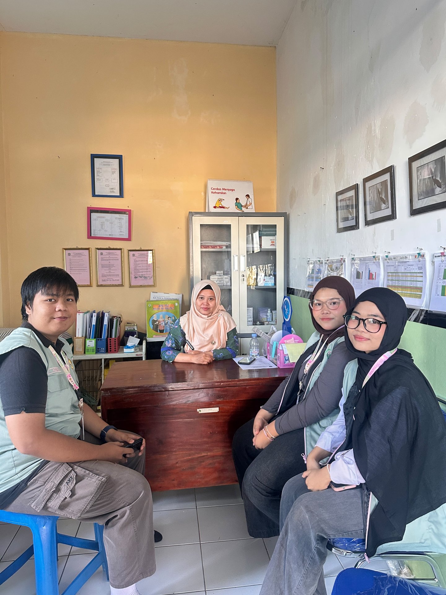 Survei Perlengkapan P3K sekaligus Pertemuan dan Diskusi Proker dengan Ibu Bidan
