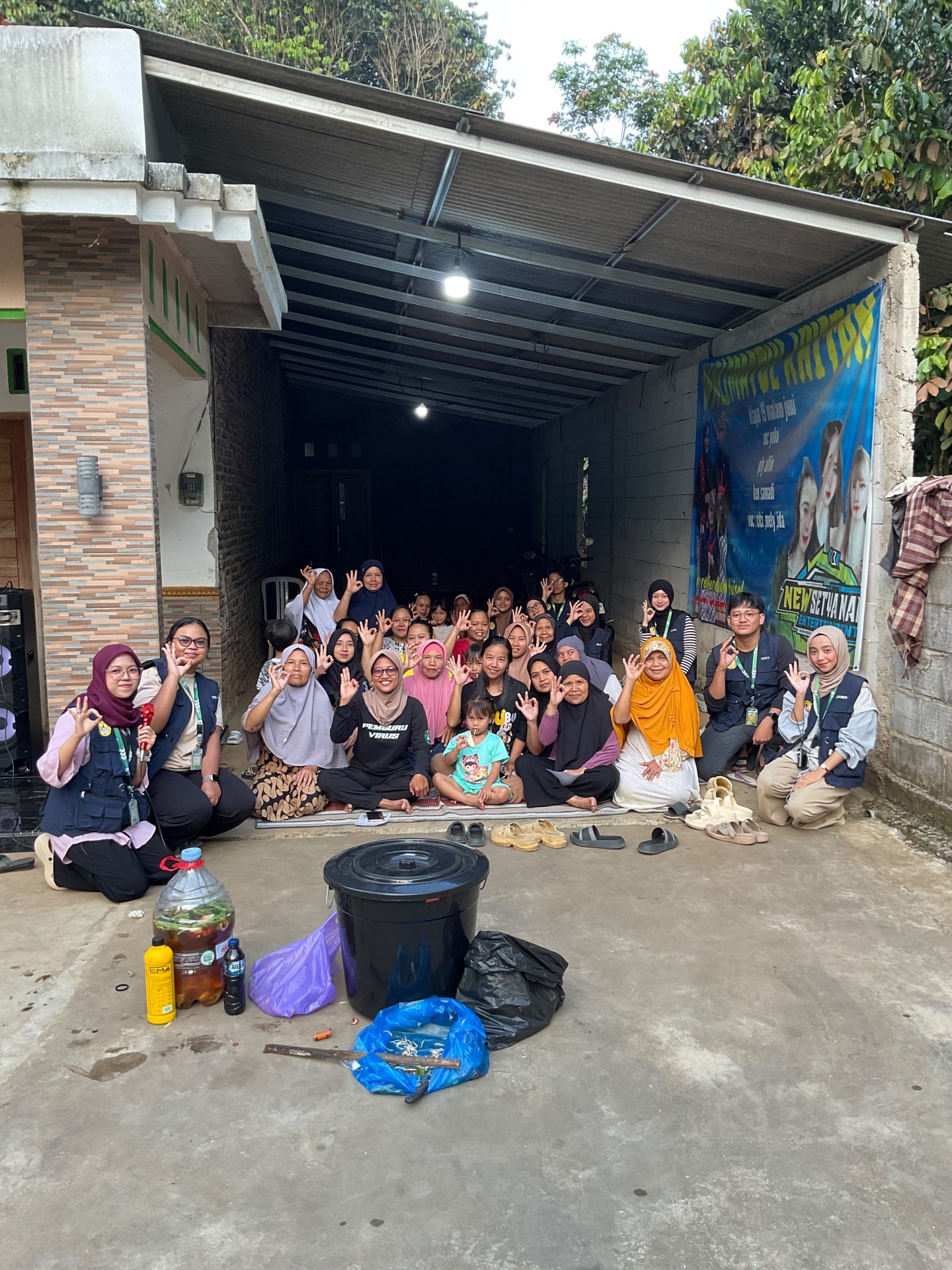 Kegiatan Bidang Lingkungan Pembuatan Pupuk Cair Organik (PCO)