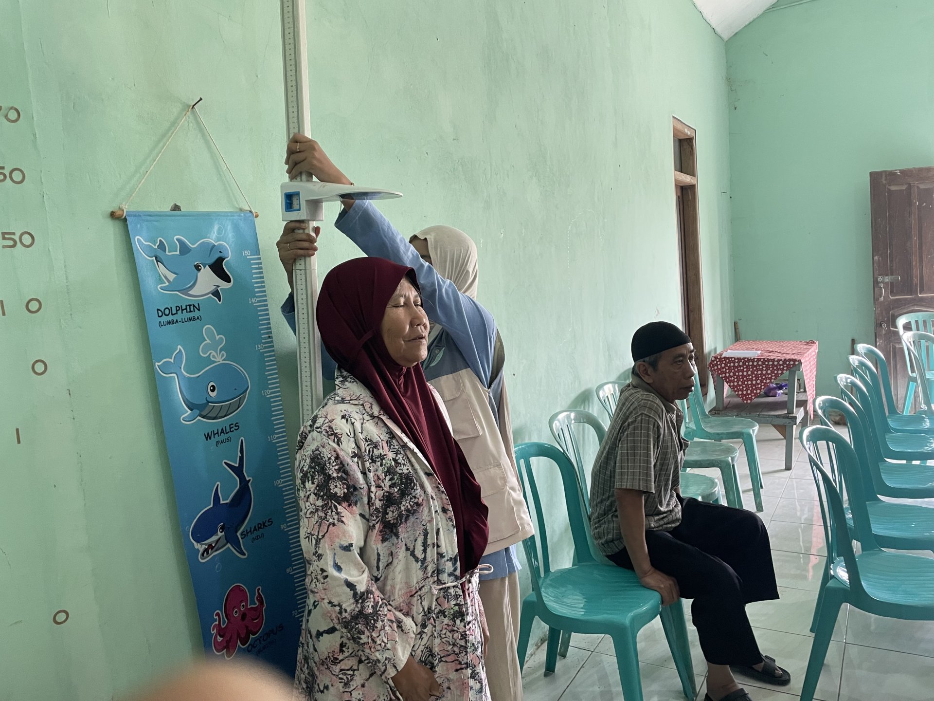 Kegiatan Posbindu dan Posyandu, sosialisasi pencegahan stunting, serta silaturahmi dengan Ibu-ibu PKK Desa Salamsari