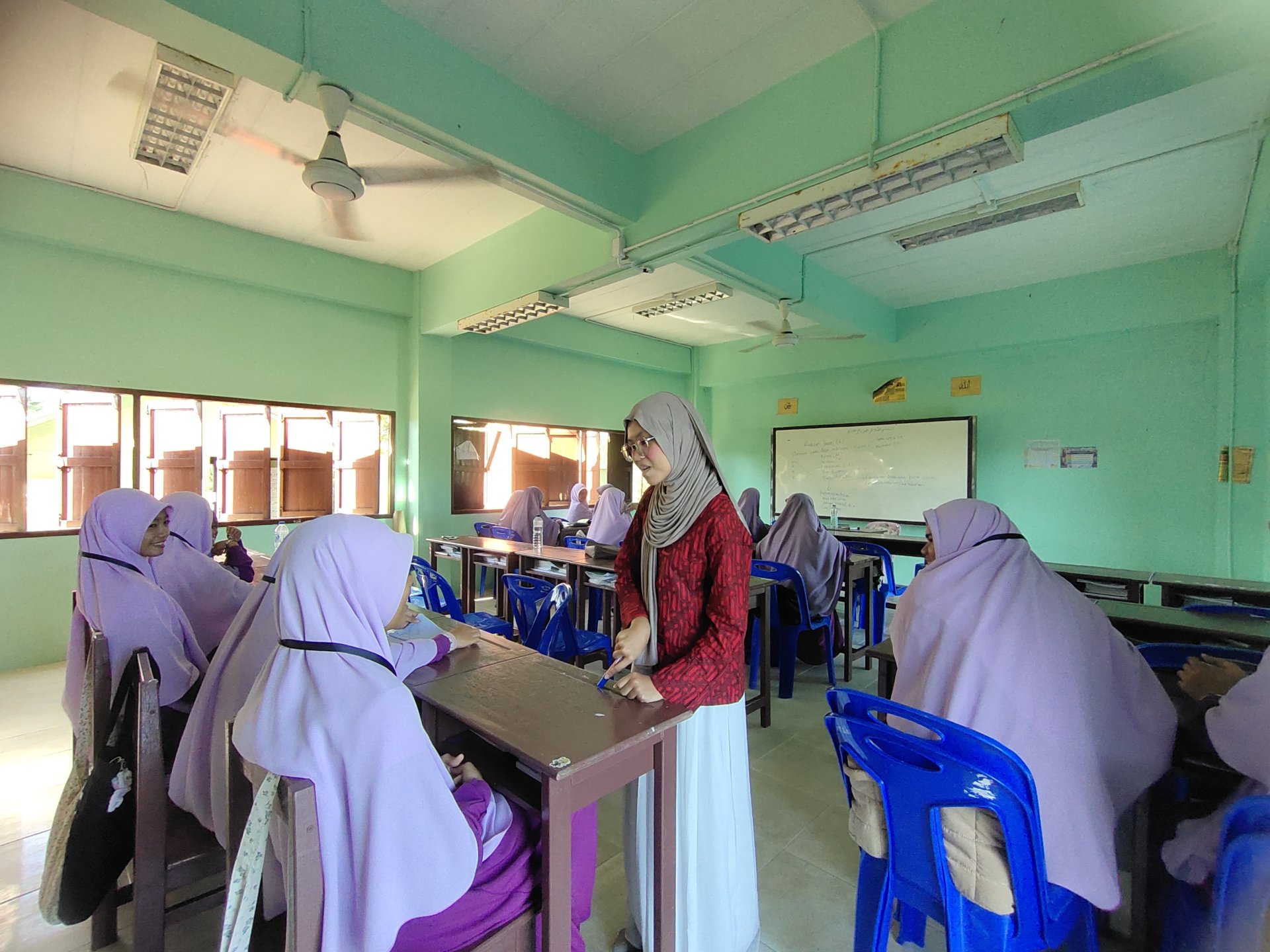 Pengembangan Karakter Religius dan Kemampuan Bahasa Inggris melalui Pembelajaran Interaktif