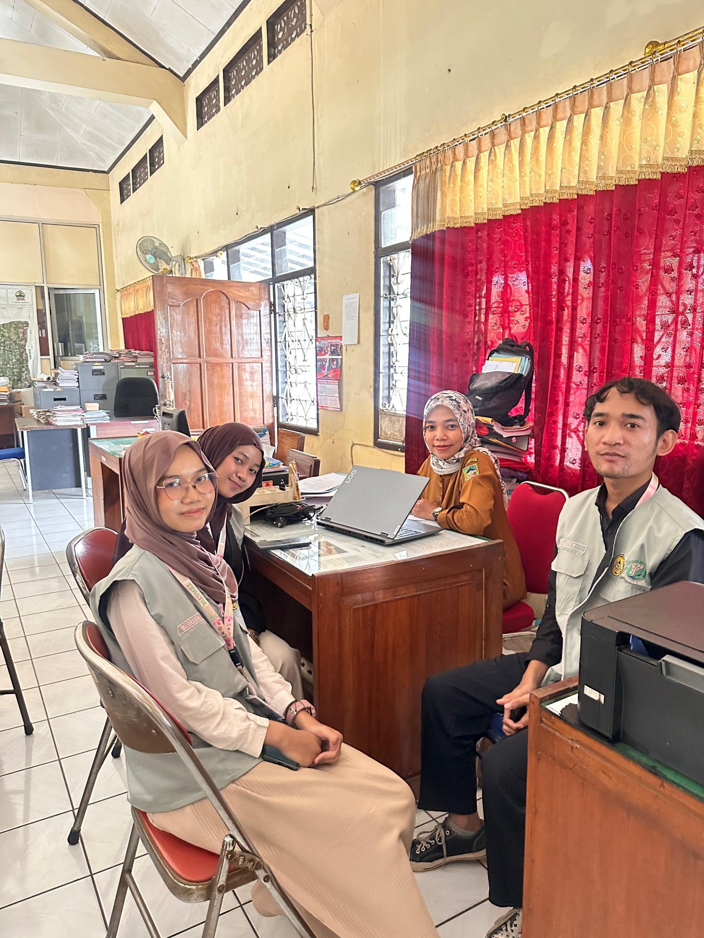 Piket Harian Di Balai Desa