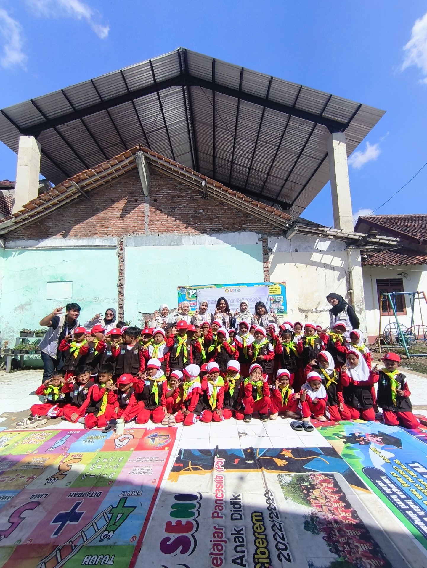 Demo Sikat Gigi serta Penyerahan Poster di TK Pertiwi Desa Ciberem
