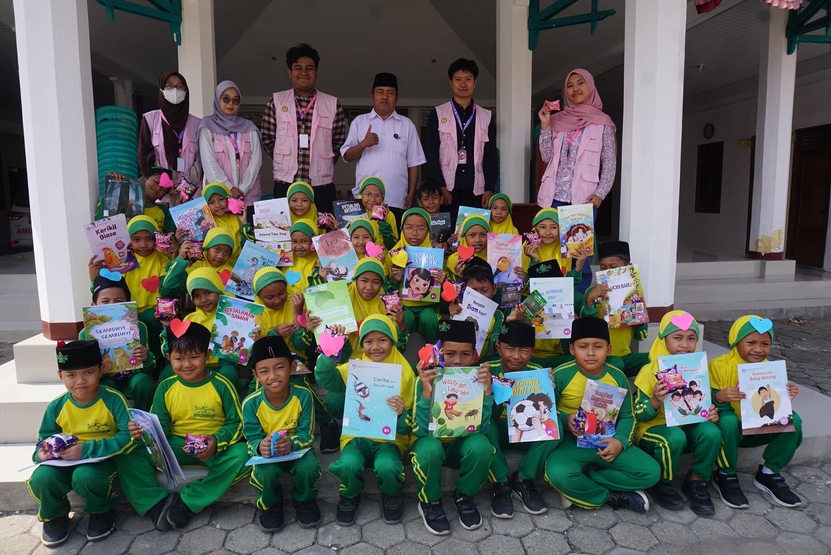 Kunjungan Literasi Murid Sekolah Dasar ke Perpustakaan/Pojok Baca Desa