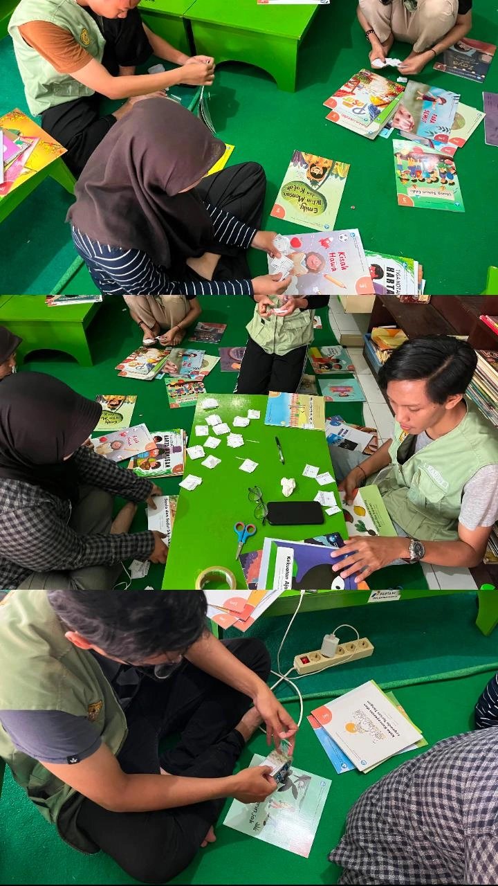 Pemberian label dan cap pada buku bahan bacaan bermutu