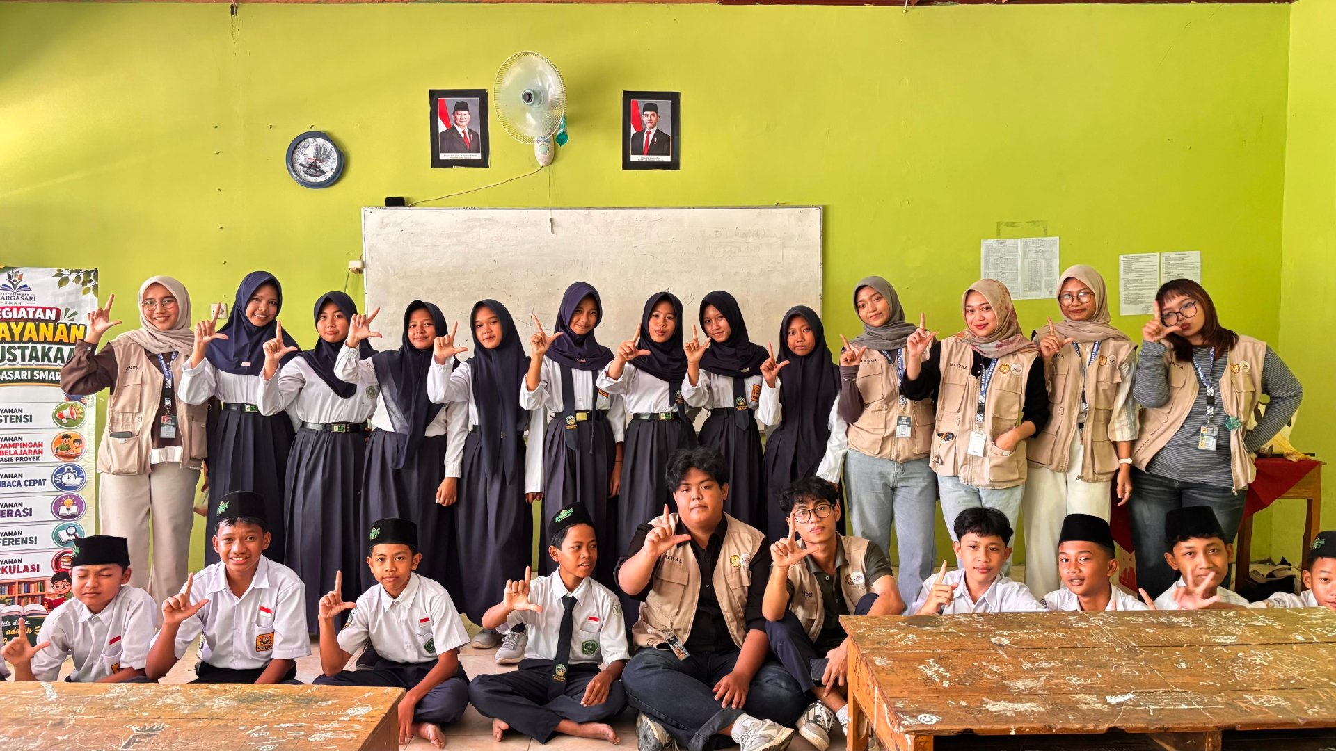 Menulis Cerita Berbasis Bahan Bacaan Asah Kreativitas Siswa MTs Ell Firdaus
