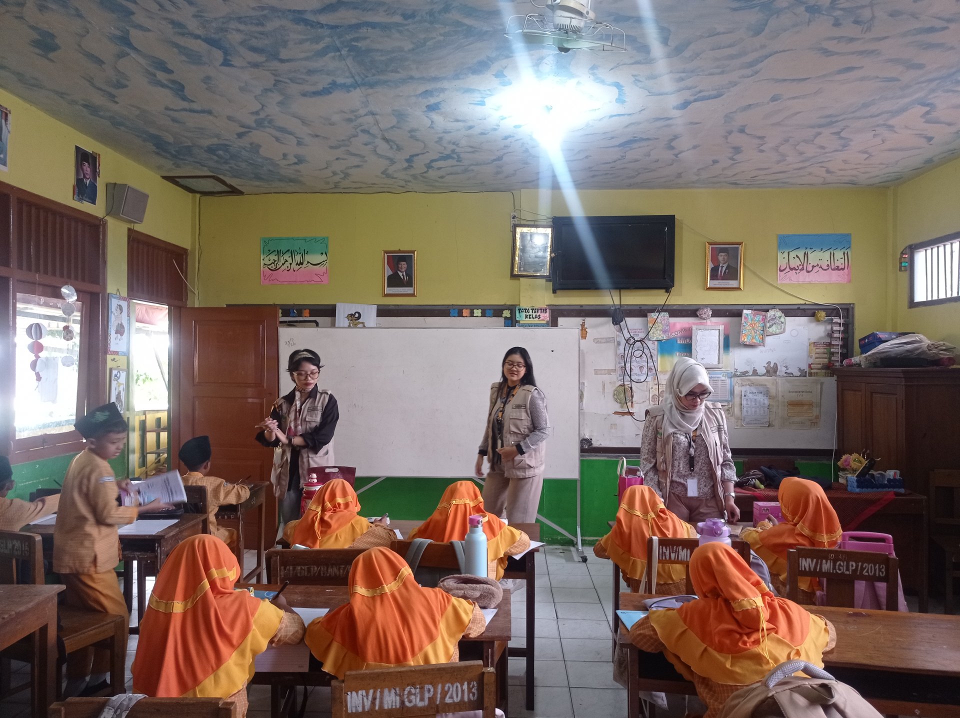 Mengajar MI Darwata Glempang
