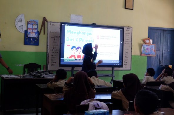 1. Sosialisasi PHBS, Pilah Sampah, Pubertas, dan Simulasi Kartu Kwartet di SDN 02 Susukan, Sumbang 2. Inventarisasi Buku Taman Baca Lazuardi