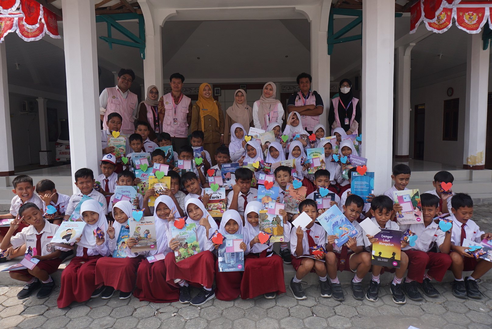 Kunjungan Literasi Murid Sekolah Dasar ke Perpustakaan/Pojok Baca Desa