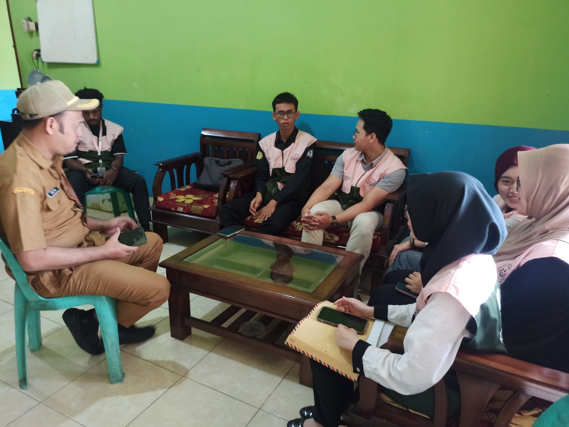 Pelaksanaan Program Kerja KIP (Keterbukaan Informasi Publik) di Balai Desa dan Piket Pelayanan Perpustakaan di Perpustakaan Wanarata