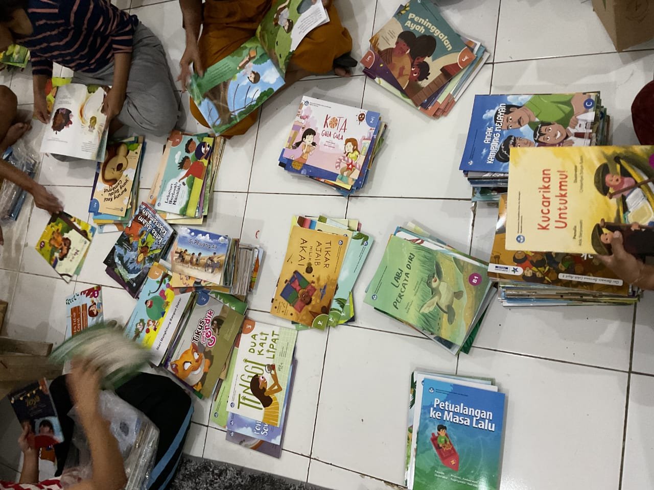 Persiapan Penyelenggaraan Lomba Cerdas Mengulas Buku