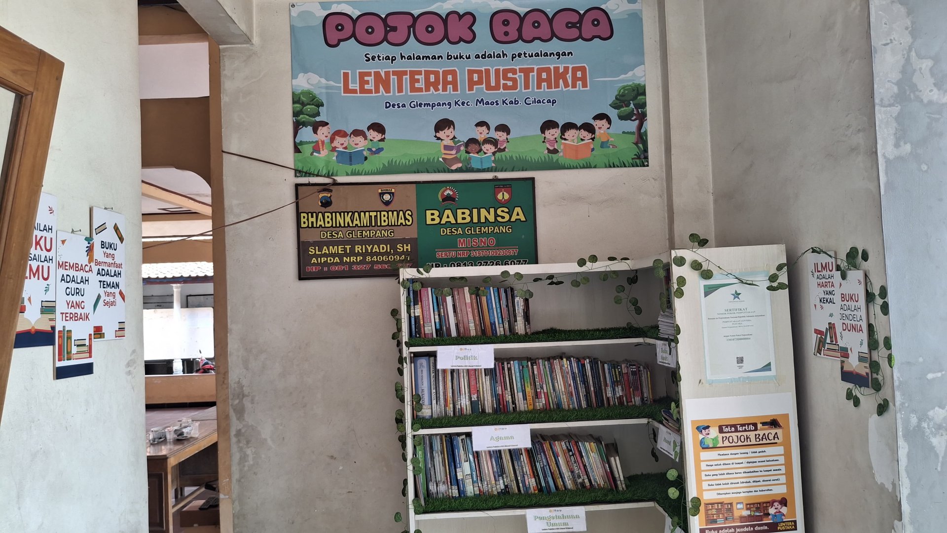 Menghias Pojok Baca