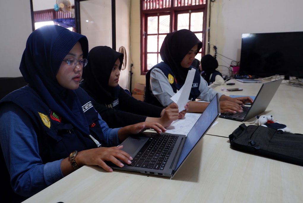 1. Pendampingan Pelayanan Desa 2. Pengaktifan dan Pendampingan Website Desa