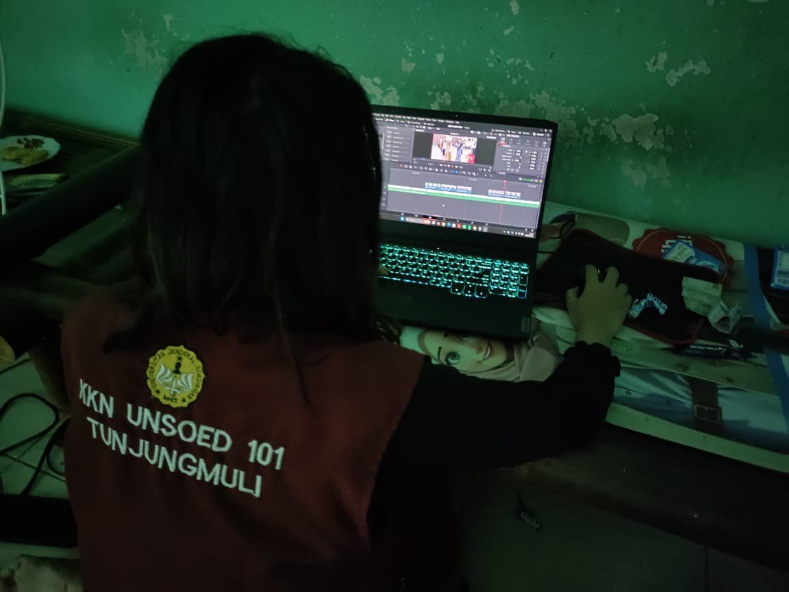 Editing Vidio After Movie dan Pembentukan Panitia Acara Malam Perpisahan