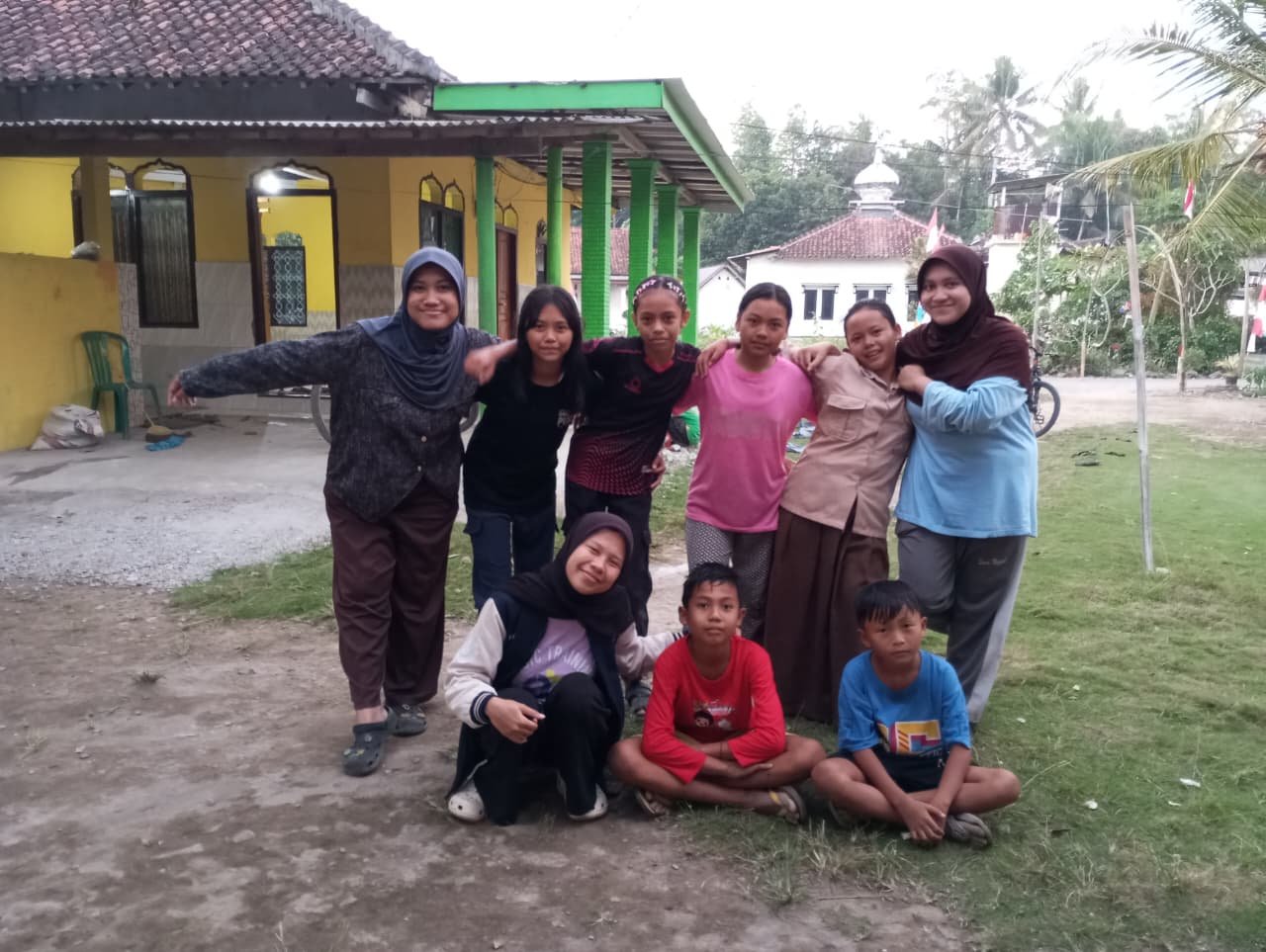 Bimbingan Belajar Bersama Anak-Anak