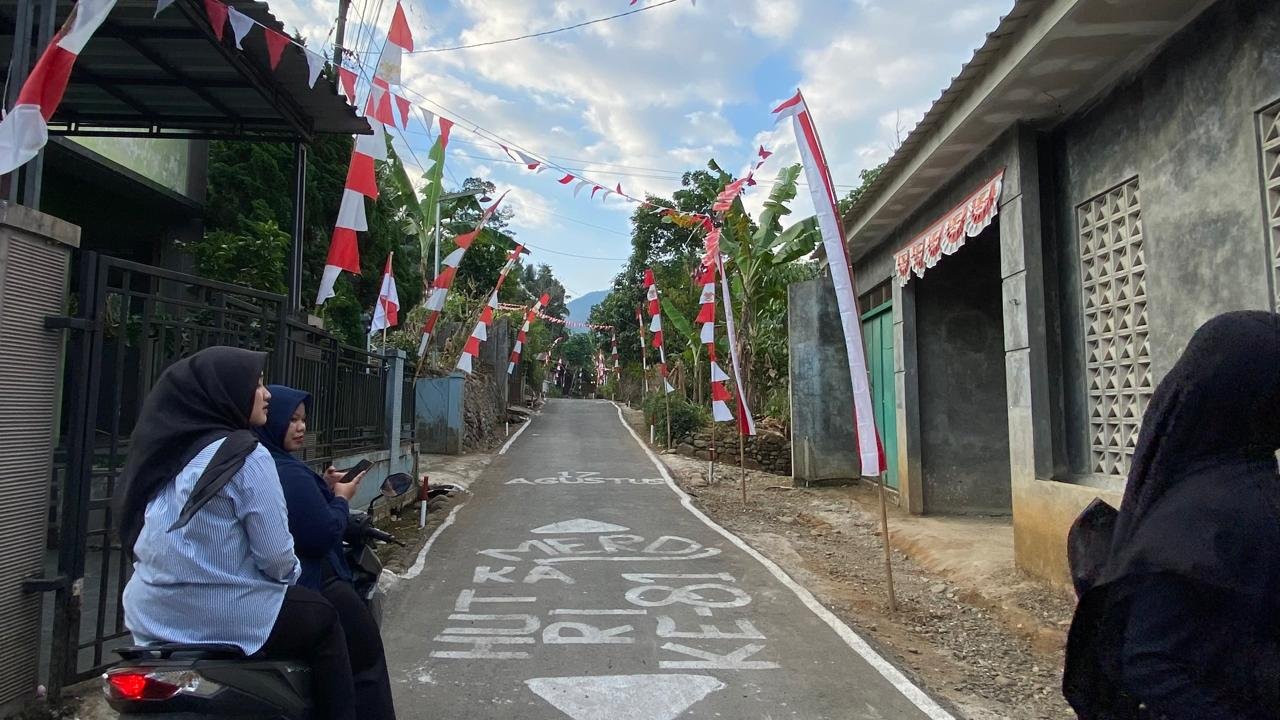 Day-32: Pengaktifan Media Sosial, Optimalisasi Kawasan Wisata melalui Pembuatan dan Pemasangan Plang/Papan Nama Lapangan, TPQ di Dusun III, dan Penilaian Lomba Kebersihan dan Keindahan Antar Dusun Desa Kramat