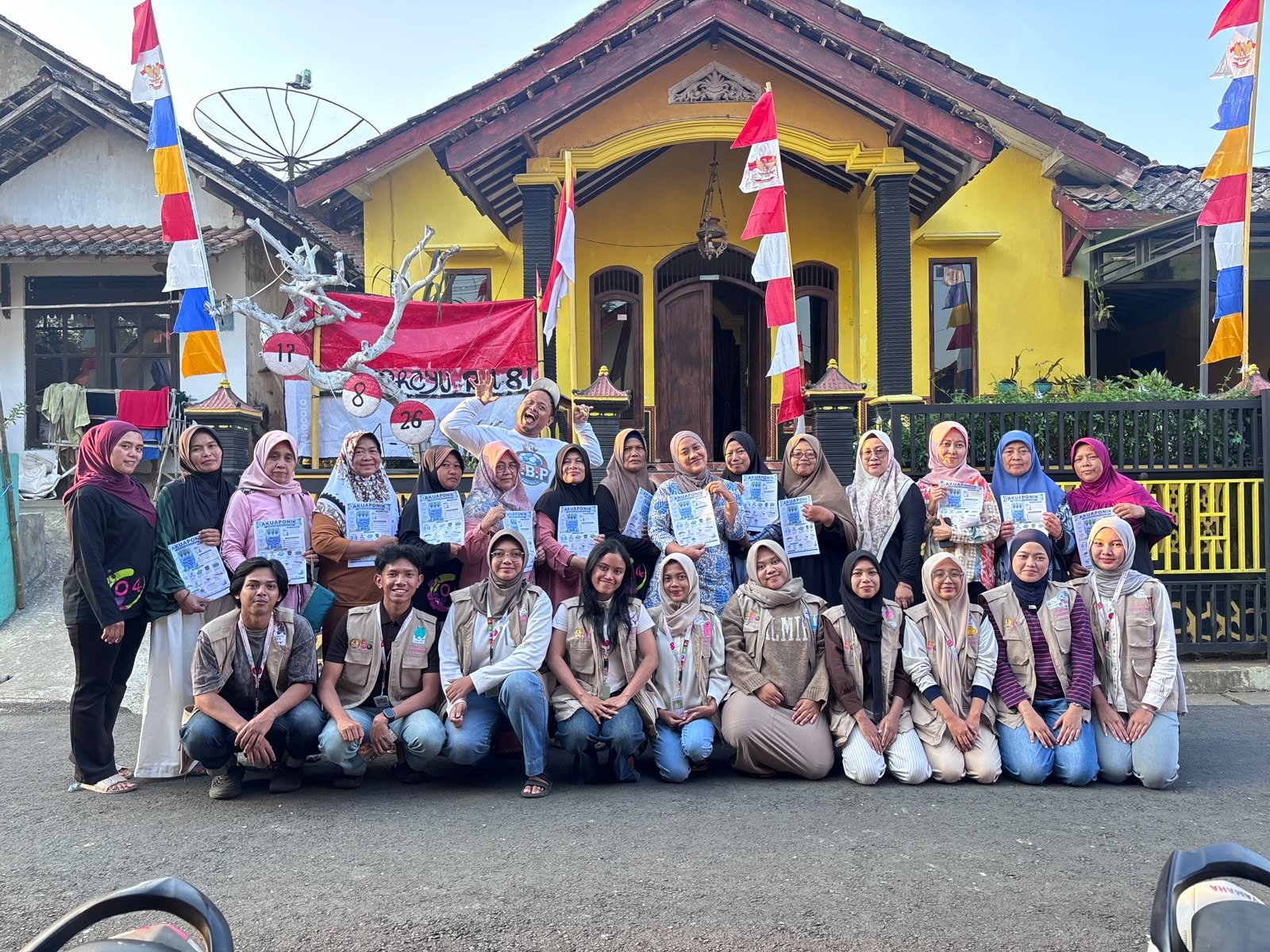 Sosialisasi dan Demonstrasi Aquaponik di Dusun Bero
