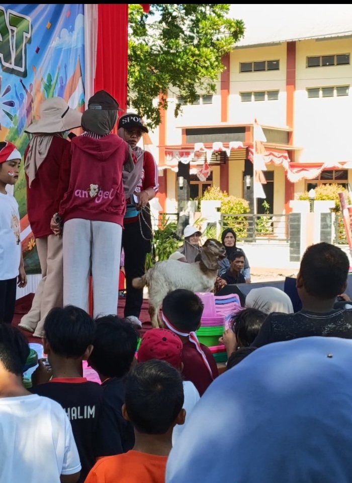 Pelaksanaan jalan sehat dusun picung dalam rangka memperingati HUT RI ke 81