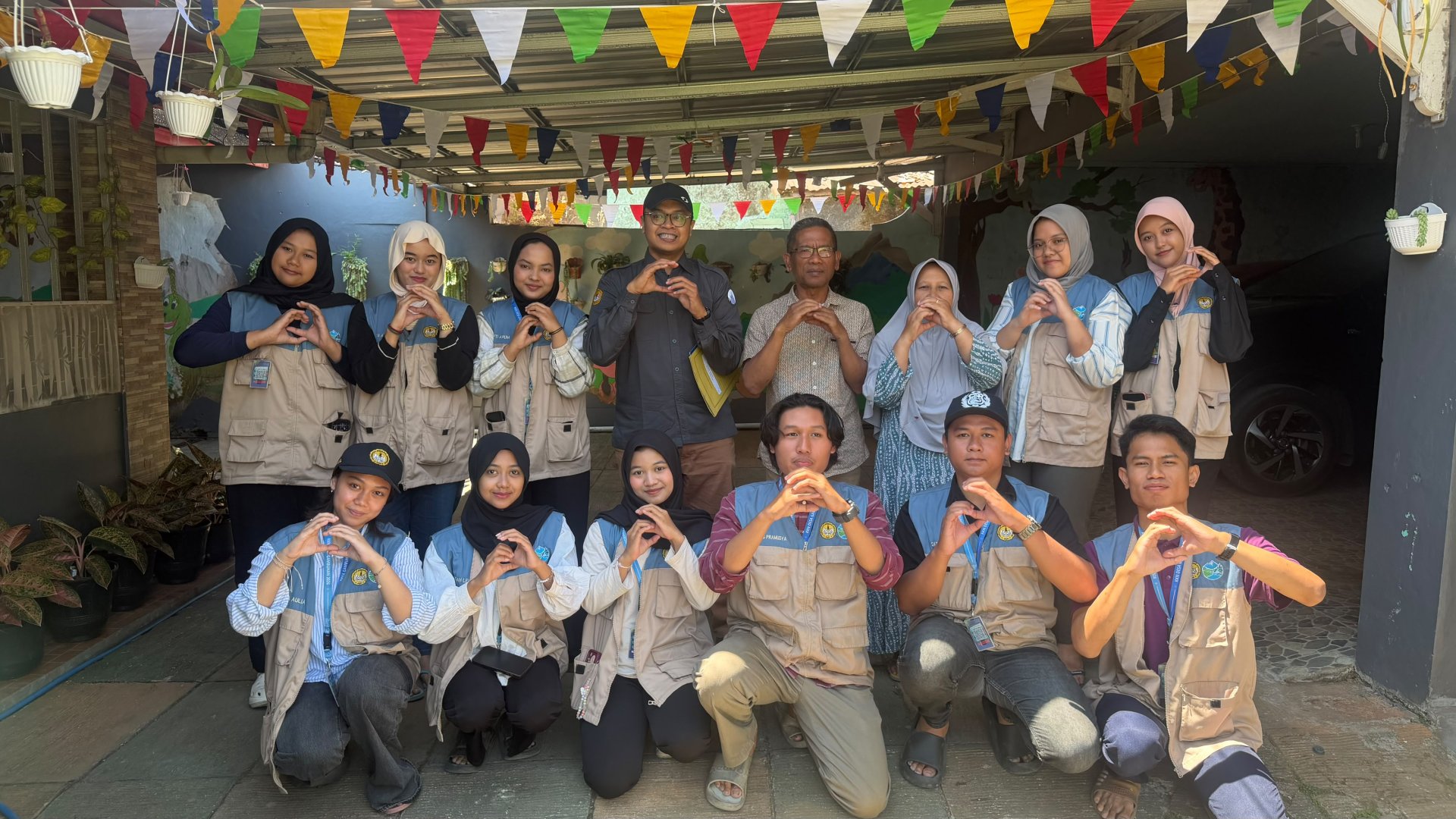 Kunjungan DPL ke Posko dan Silaturahmi dengan Kepala Desa, Kunjungan dan Silaturahmi dengan Masyarakat Desa Gambuhan, Makan Bersama Warga Setempat di Posko KKN
