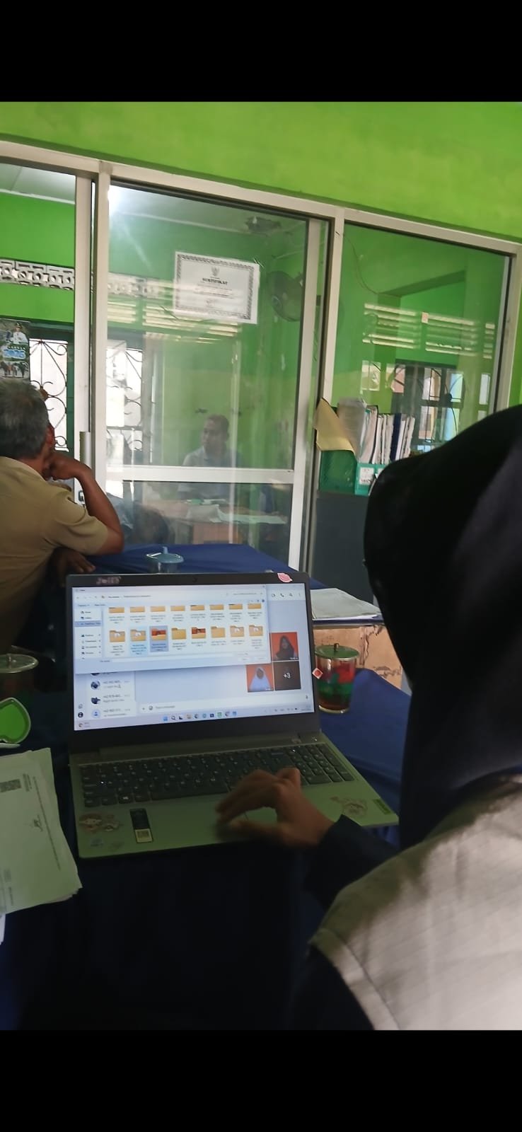 Piket dan Pendampingan Pelayanan Administrasi di Balai Desa Semampir