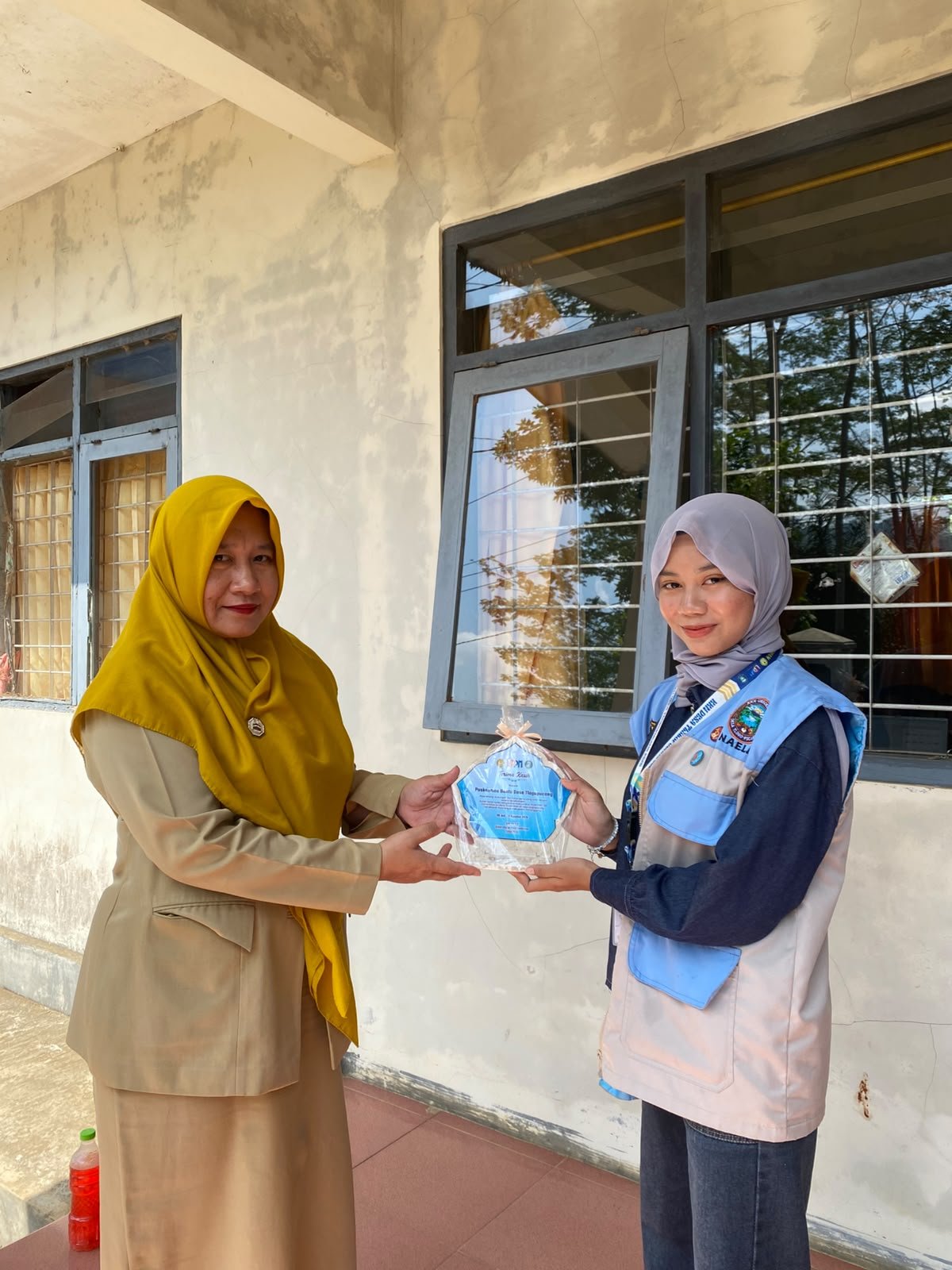 KKN Day 34 — Kunjungan Perpisahan dan Serah Terima Plakat ke Pustu Desa