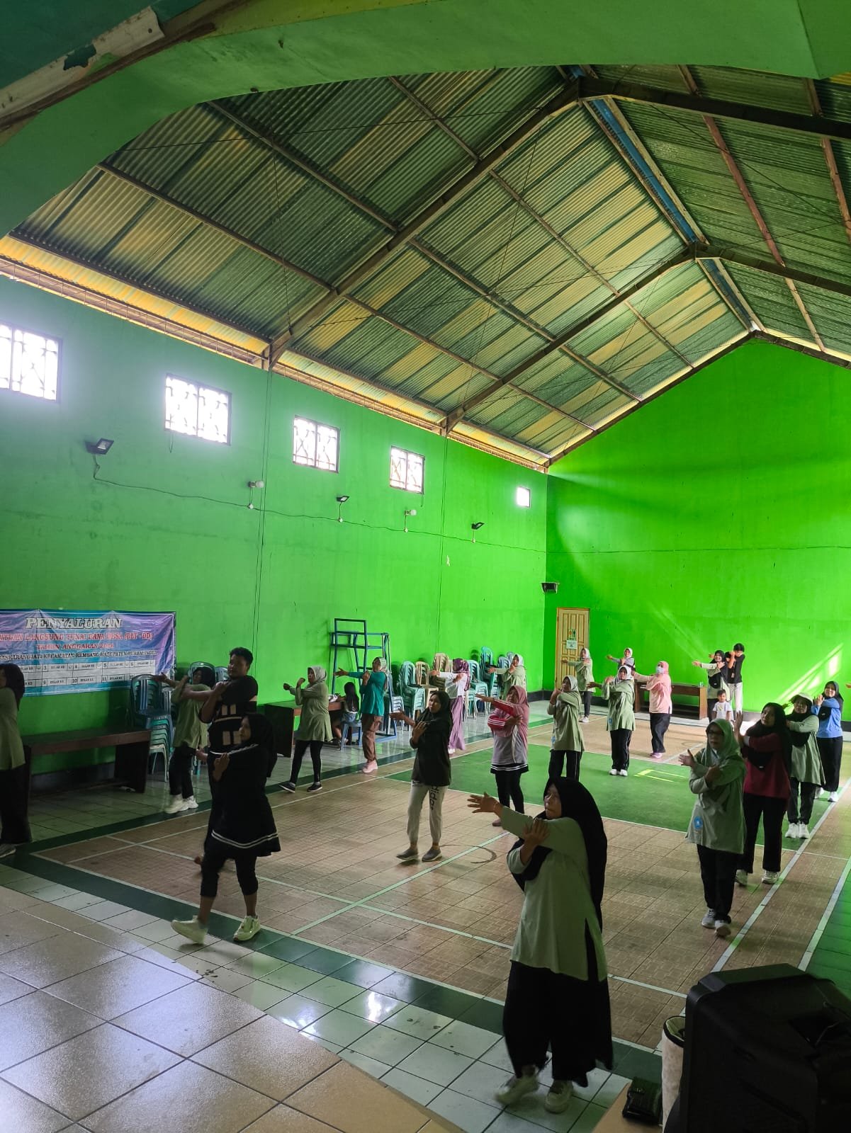 Meningkatkan Kebugaran dan Kebersamaan melalui Senam Bersama