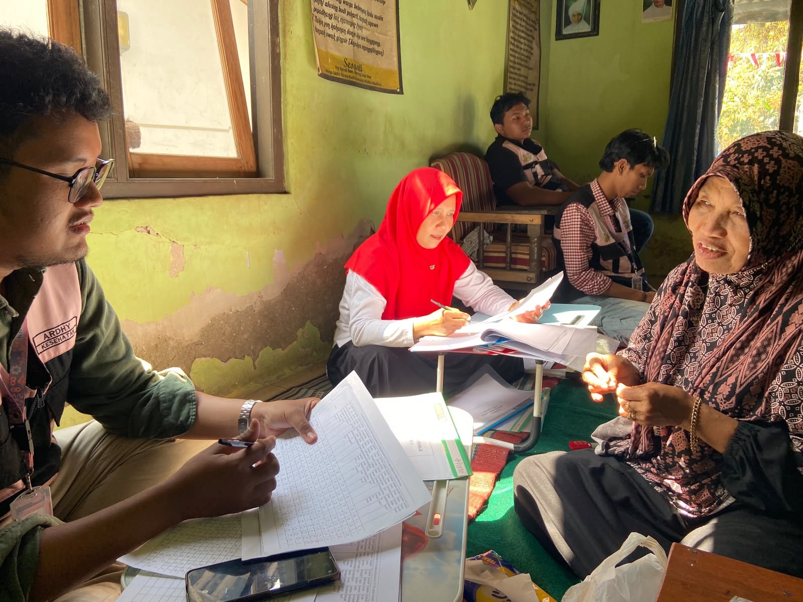 Meningkatkan Kesehatan Warga Melalui Pendampingan Posyandu ILP