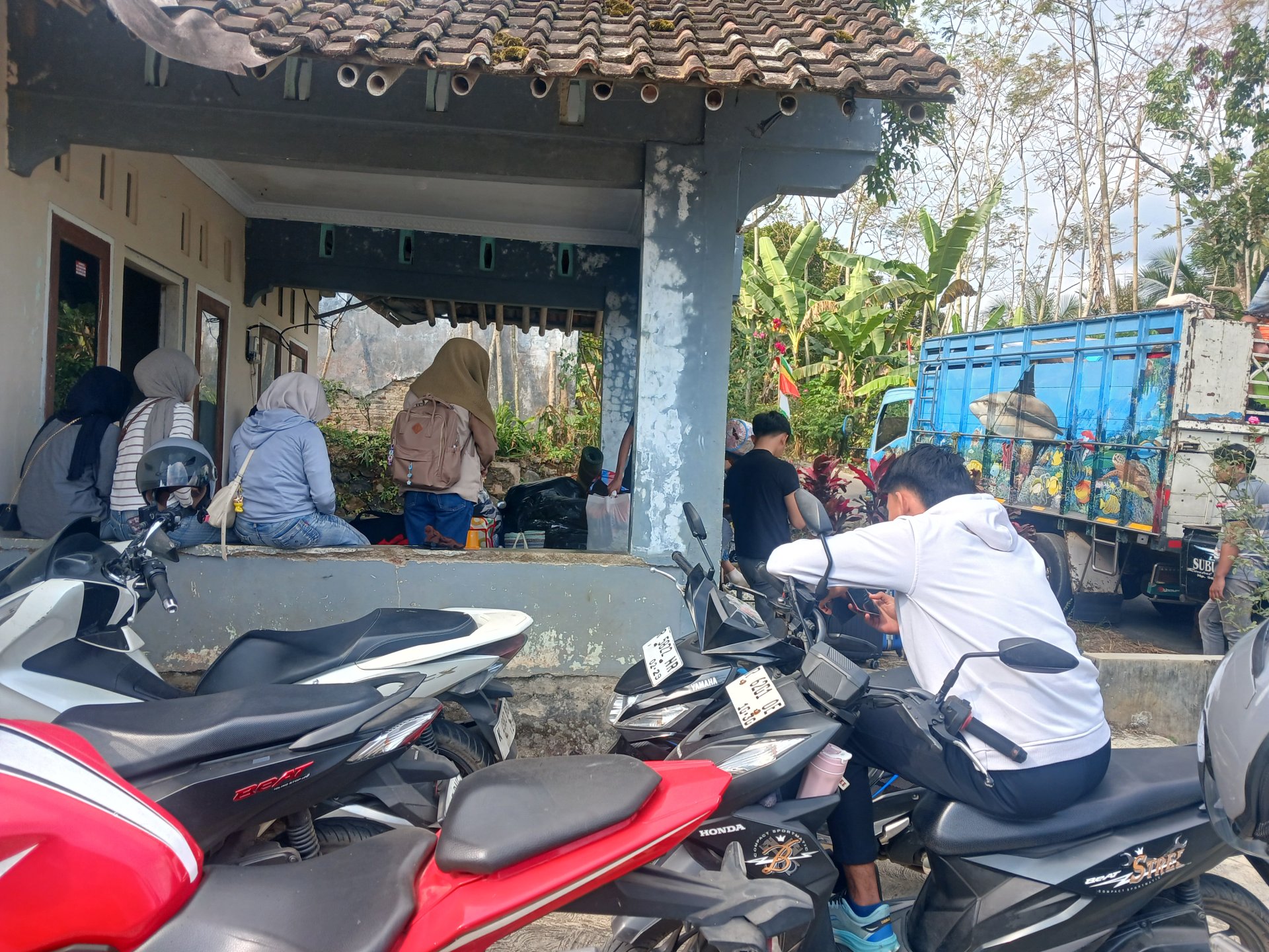 Bersih-bersih Posko
