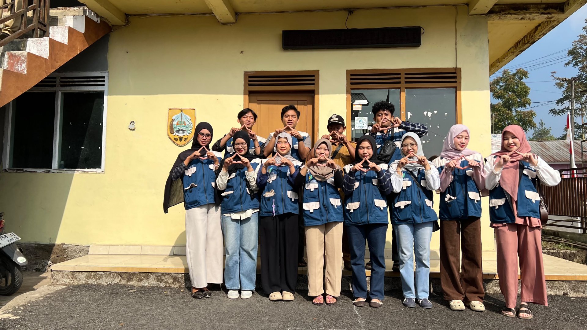 Sowan, Silaturahmi, dan Penyerahan Kenang-Kenangan Akhir KKN