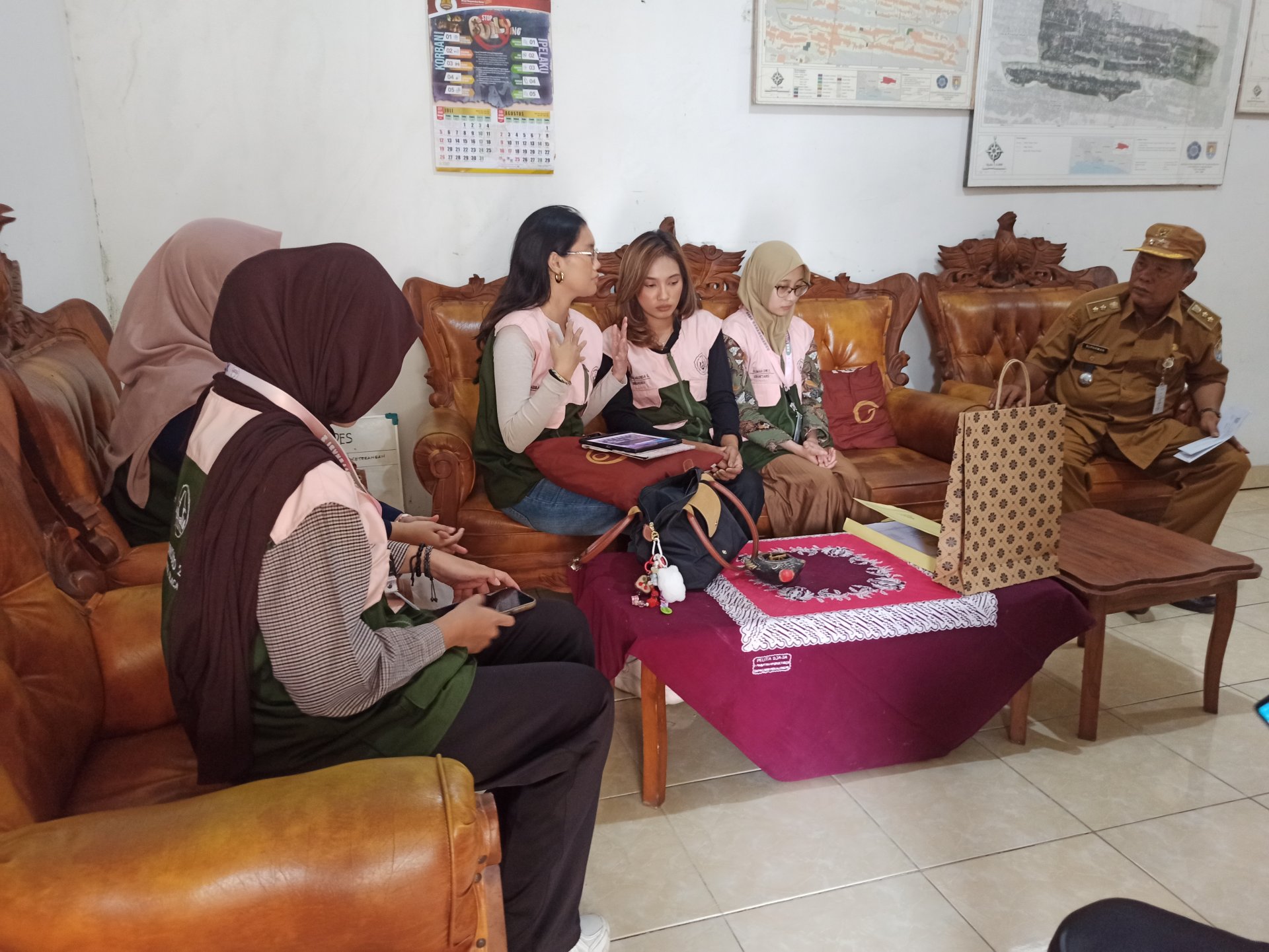 Kegiatan Pemaparan Laporan Akhir Program Kerja KKN Kelompok 2 di Balai Desa Karangmangu