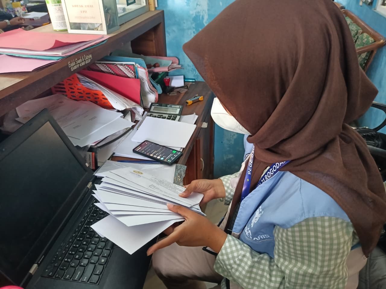 Pengunggahan tutorial IKD,  serta kunjungan ke perangkat desa setempat