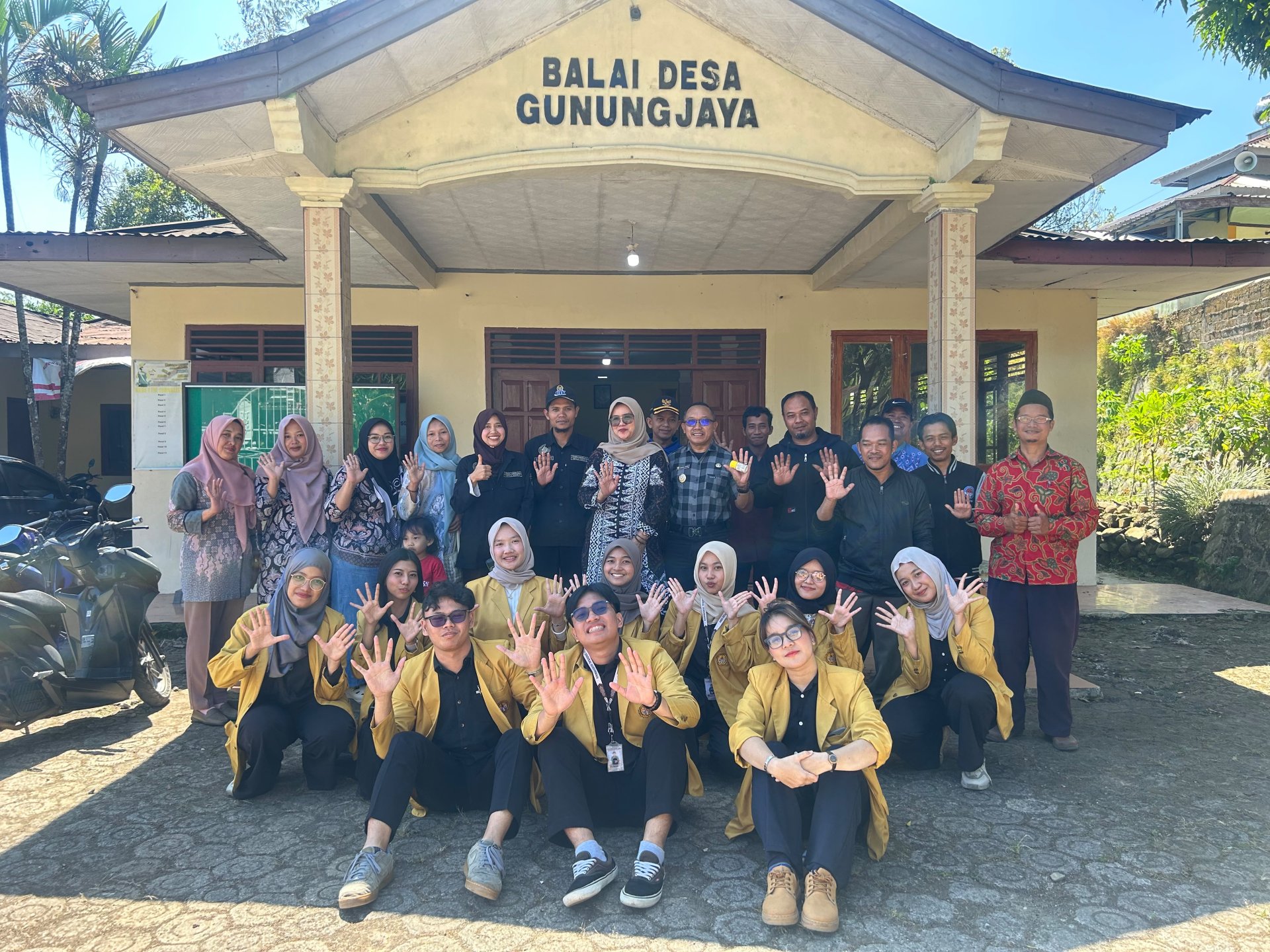Kegiatan Perpisahan dan Penyampaian Ucapan Terima Kasih kepada Perangkat Desa Gunungjaya.